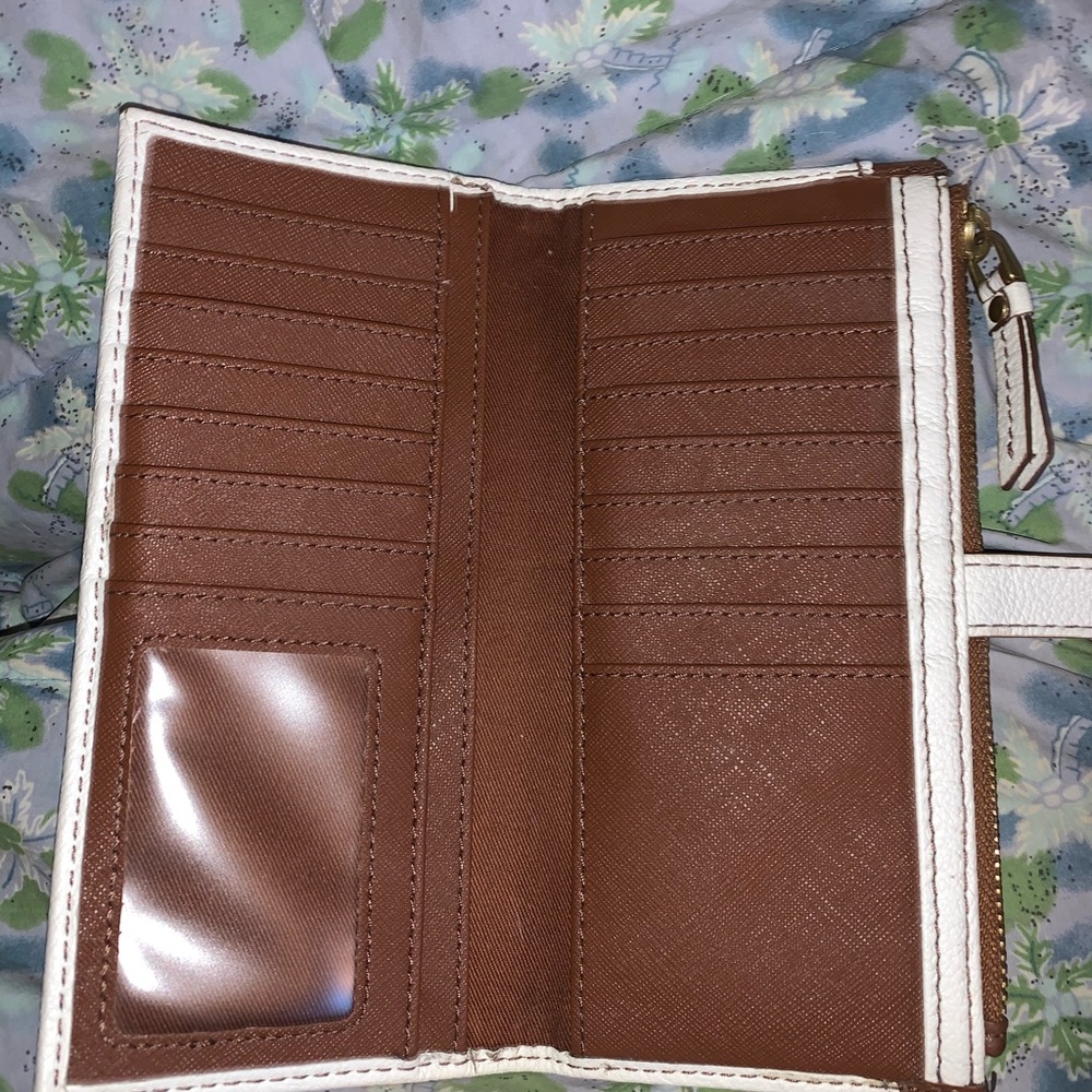 Limited Edition Leather Fossil Wallet - Picture 1 of 4